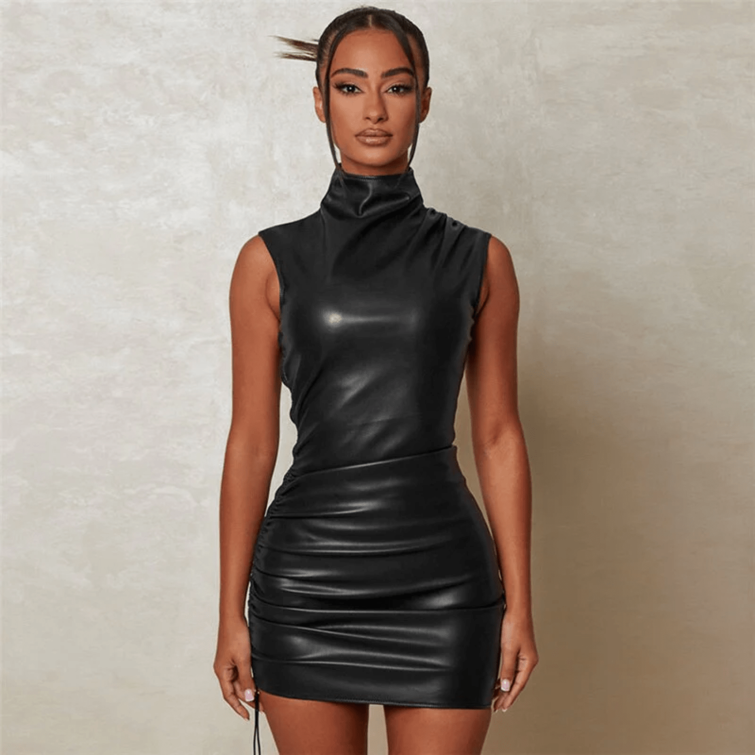 Fitted Leather Dress with Turtleneck for Women™ – Moderne Eleganz mit zeitloser Ausstrahlung