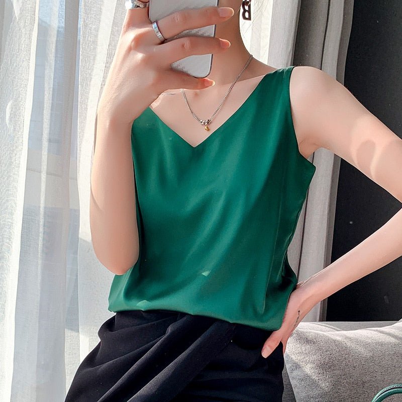 Lily | Women's Classic Relaxed Fit Draped Satin Tanks™ – Eleganter Komfort für jeden Tag