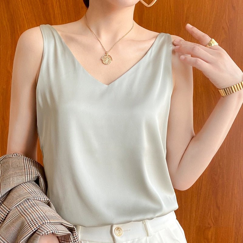 Lily | Women's Classic Relaxed Fit Draped Satin Tanks™ – Eleganter Komfort für jeden Tag