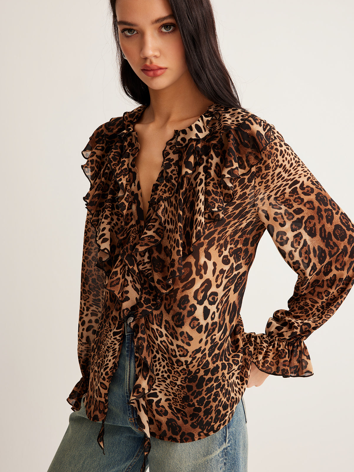 Dakota | Women's Summer Leopard Ruffle Neck Blouse™ – Eleganter Leopardendruck für stilvolle Sommertage