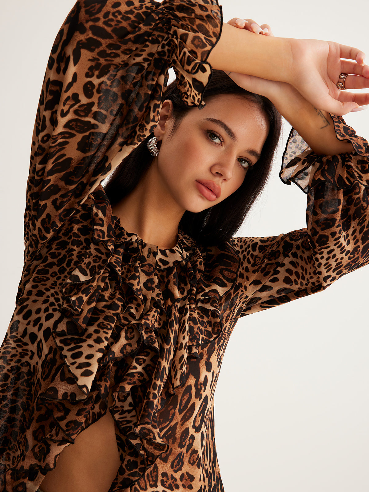 Dakota | Women's Summer Leopard Ruffle Neck Blouse™ – Eleganter Leopardendruck für stilvolle Sommertage