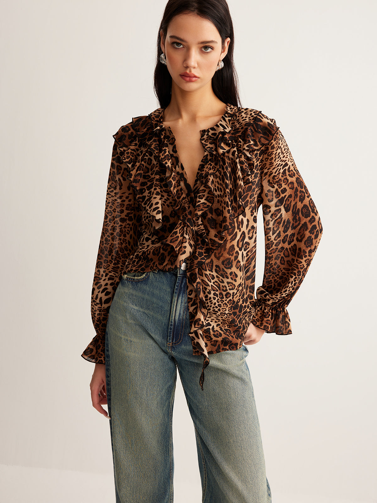 Dakota | Women's Summer Leopard Ruffle Neck Blouse™ – Eleganter Leopardendruck für stilvolle Sommertage