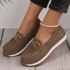 Women's Casual Loafers with Metal Buckle and Flat Wedge Sole™ – Elegante Begleiter für jeden Tag