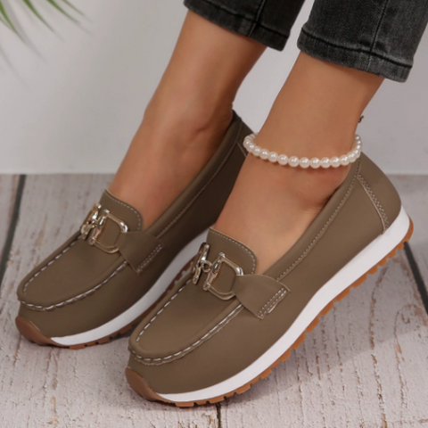 Women's Casual Loafers with Metal Buckle and Flat Wedge Sole™ – Elegante Begleiter für jeden Tag