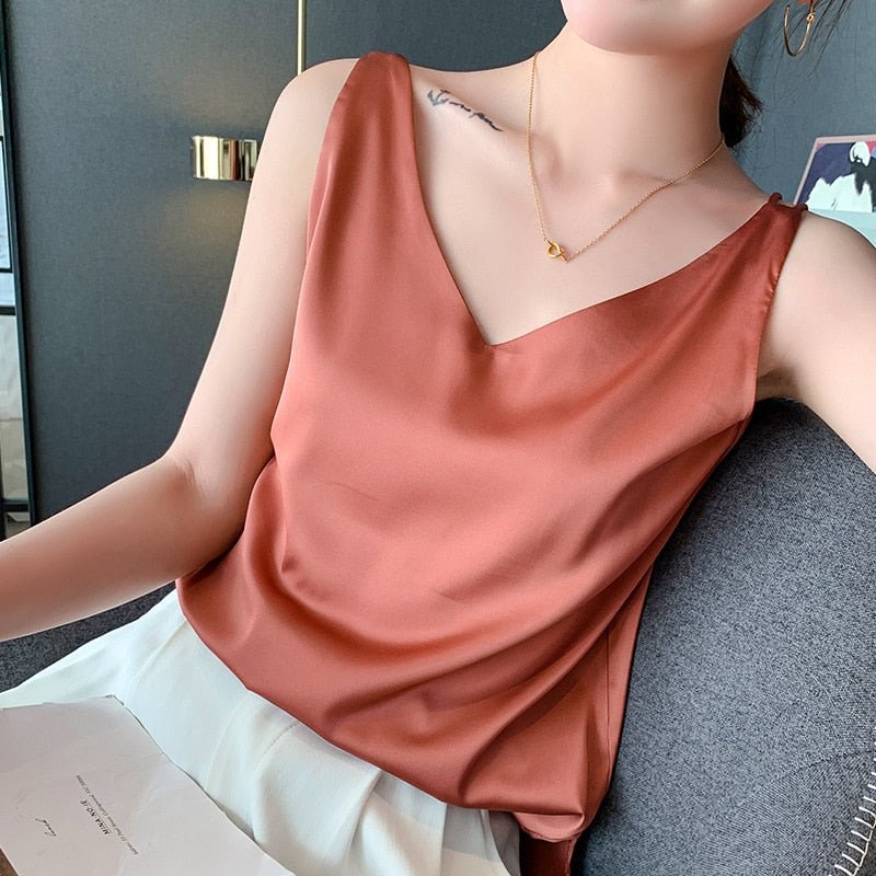 Lily | Women's Classic Relaxed Fit Draped Satin Tanks™ – Eleganter Komfort für jeden Tag