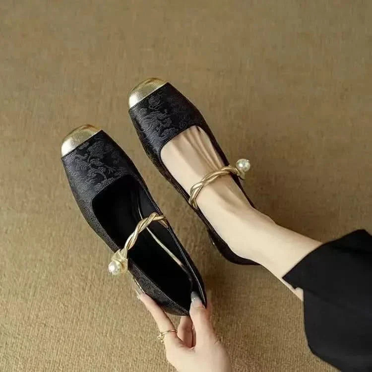 Women's Mary Jane Flats with Pearl Strap and Metallic Toe Cap™ – Zeitlose Eleganz für jeden Anlass