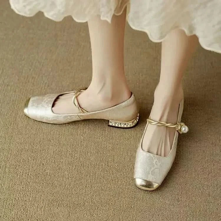 Women's Mary Jane Flats with Pearl Strap and Metallic Toe Cap™ – Zeitlose Eleganz für jeden Anlass
