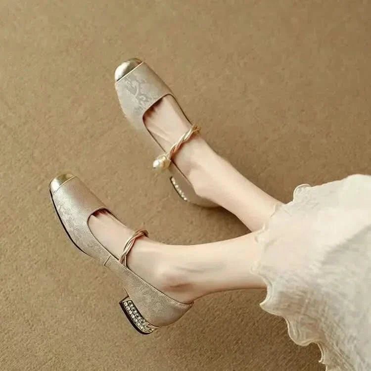 Women's Mary Jane Flats with Pearl Strap and Metallic Toe Cap™ – Zeitlose Eleganz für jeden Anlass