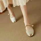 Women's Mary Jane Flats with Pearl Strap and Metallic Toe Cap™ – Zeitlose Eleganz für jeden Anlass
