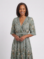 Women's Floral Maxi Dress with V-Neck and Sheer Sleeves™ – Mühelose Eleganz für besondere Momente