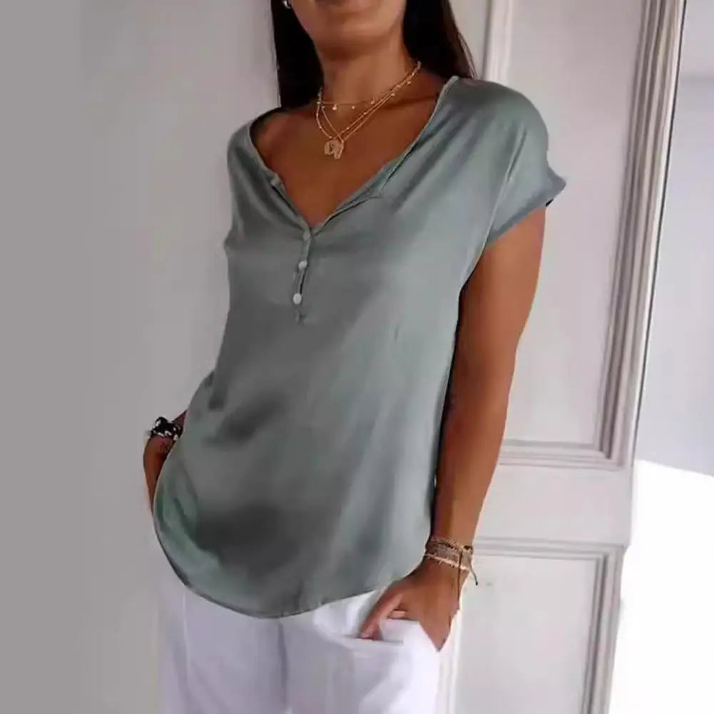 Relaxed Spring Button Top™ – Müheloser Komfort für den Frühling