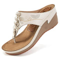 Brinley | Women's Orthopedic Wedge Thong Sandals™ – Orthopädischer Komfort mit eleganter Keilabsatz-Silhouette